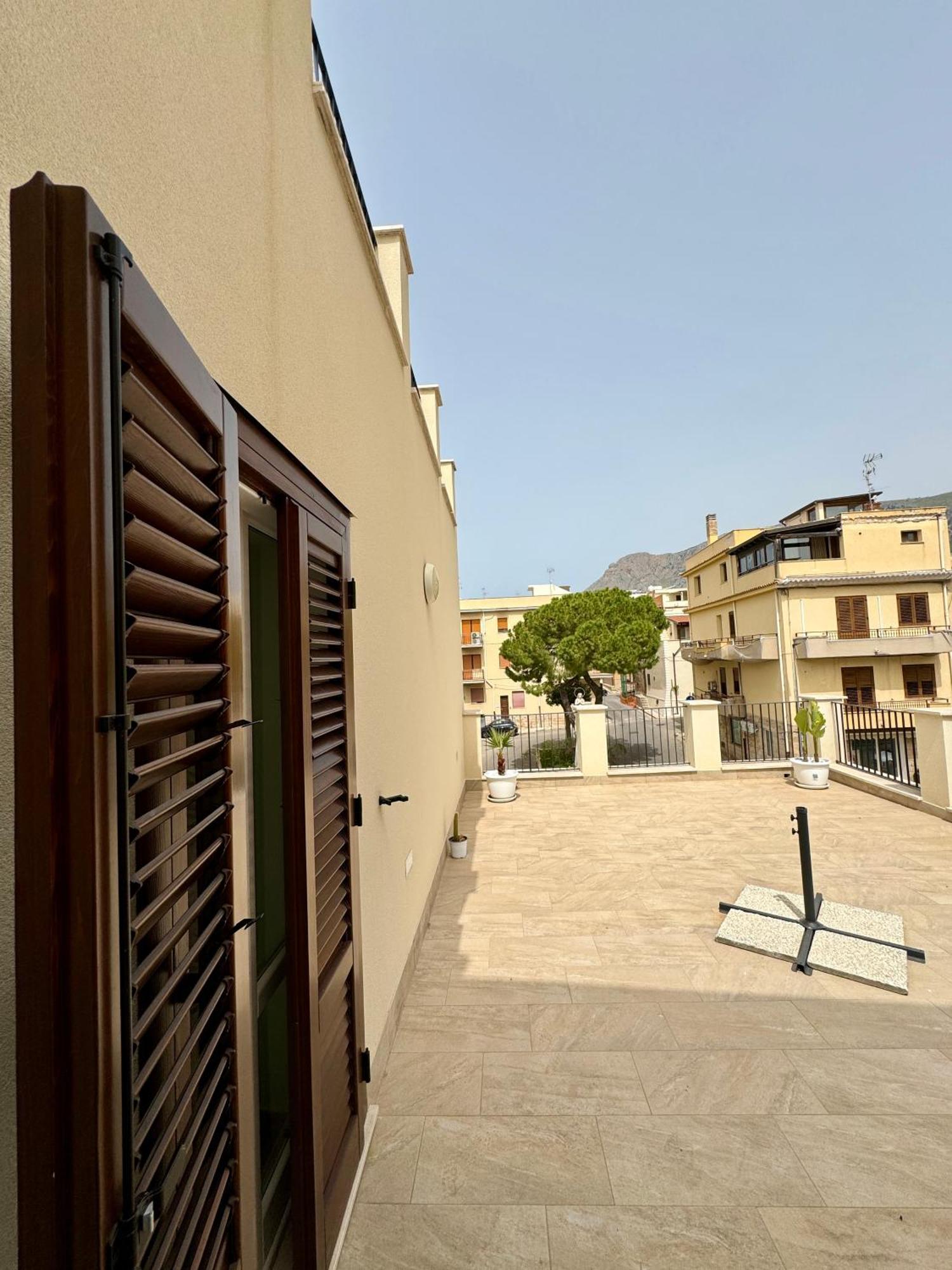 Terrasini Center Apartments Esterno foto