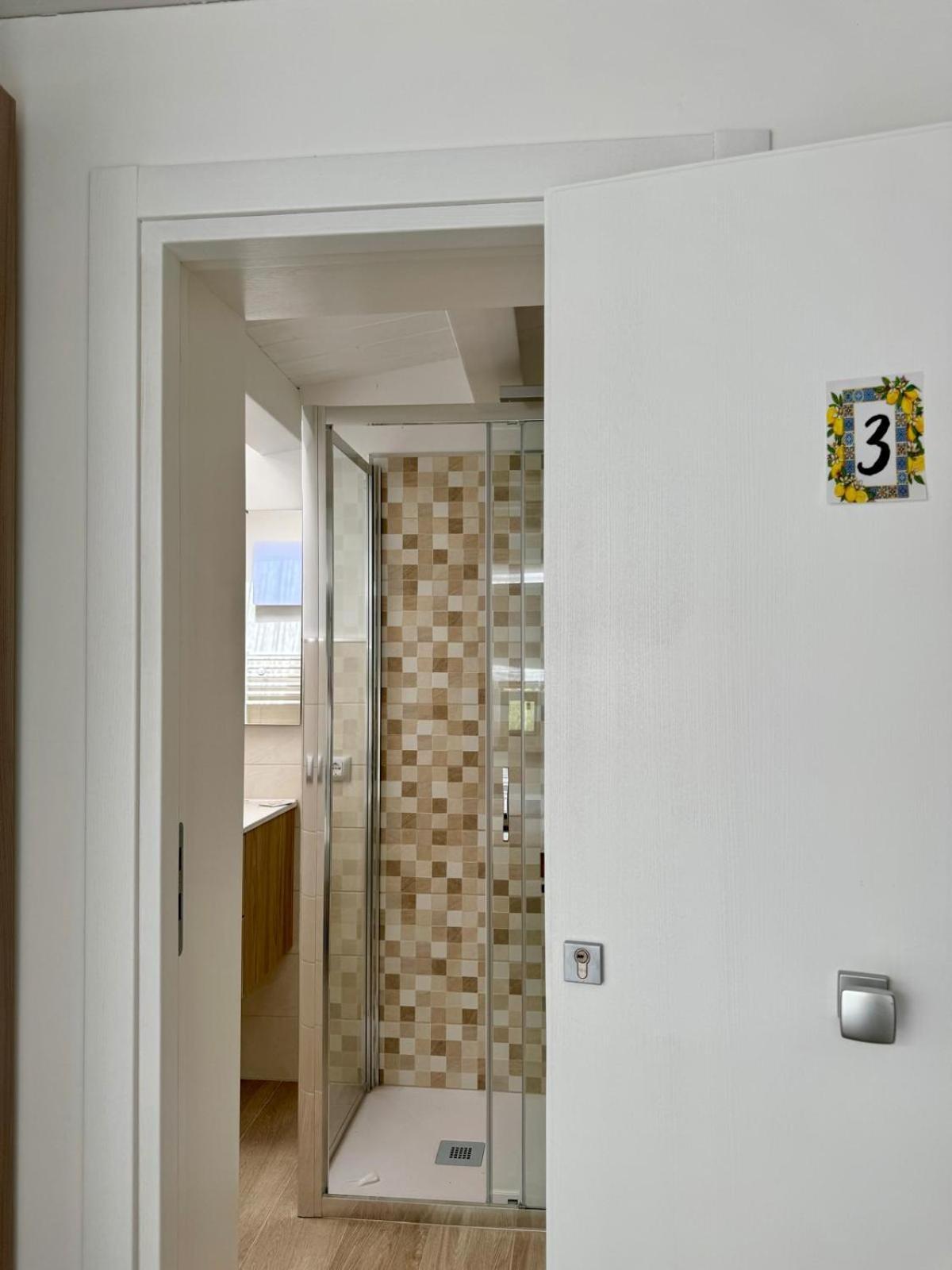 Terrasini Center Apartments Esterno foto
