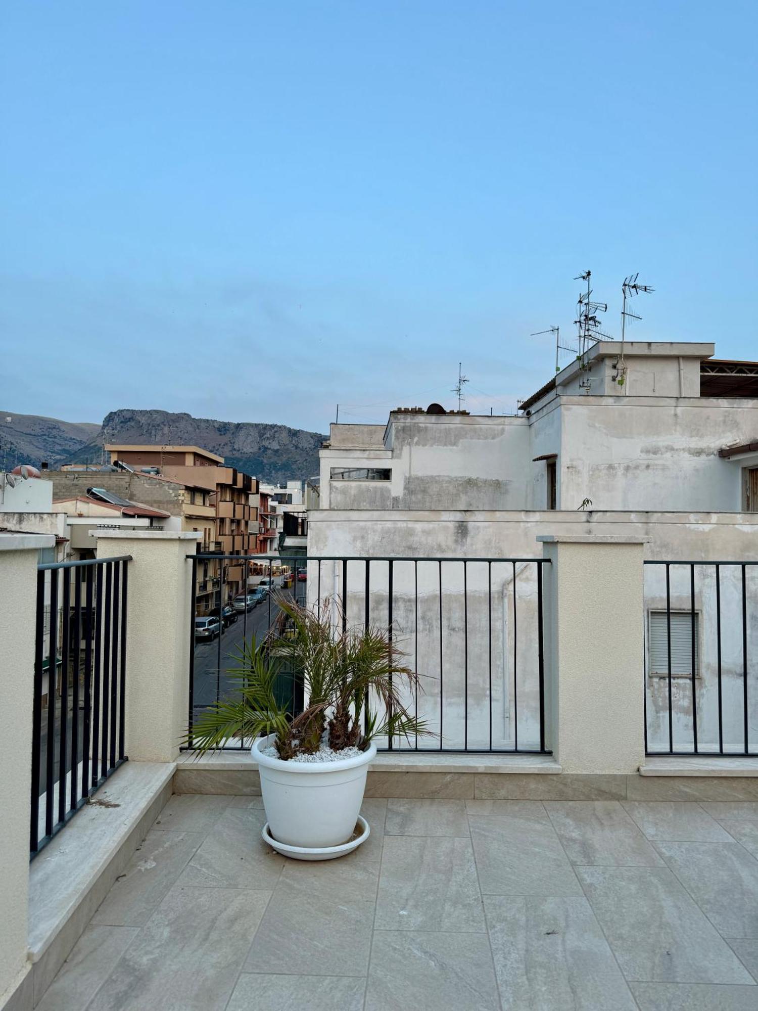 Terrasini Center Apartments Esterno foto