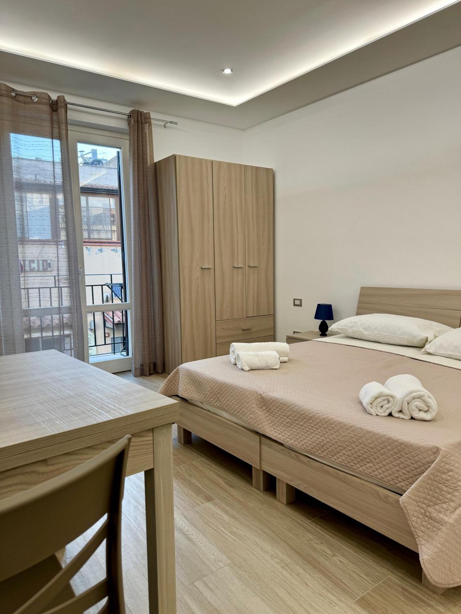 Terrasini Center Apartments Esterno foto
